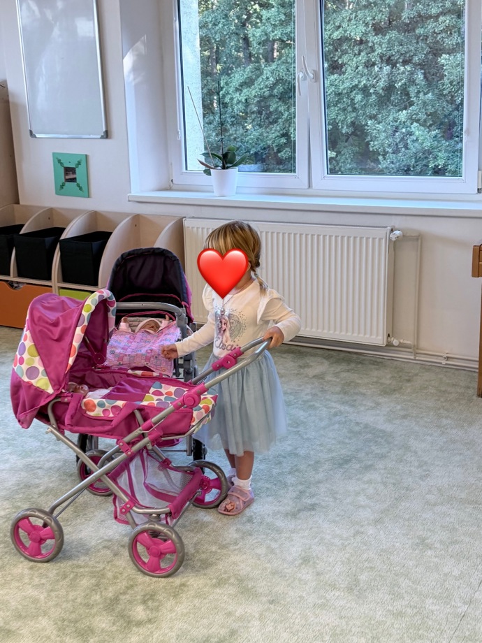 FOTO: Agáta Hanychová vyprovodila dceru Rozárku do školky. – stránka 8