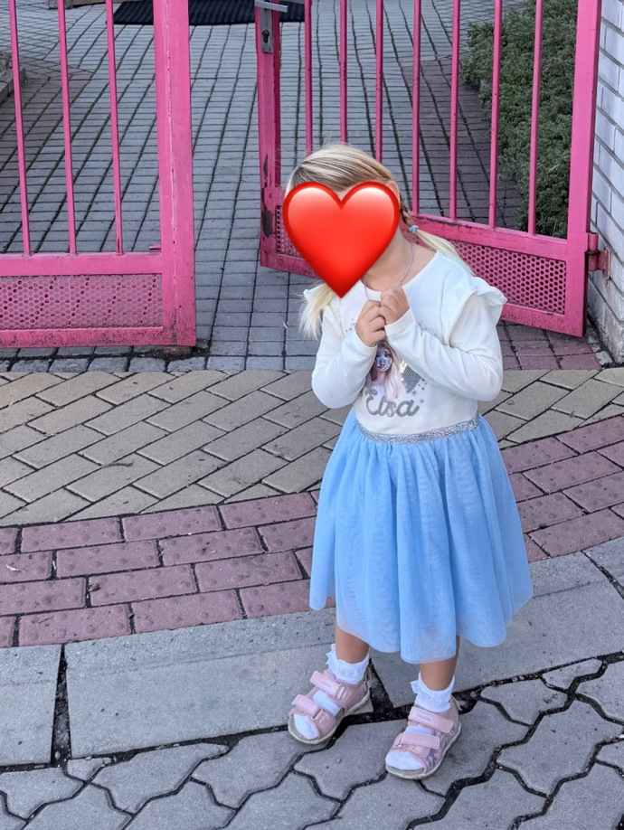 FOTO: Dcera Agáty Hanychové a Jaromíra Soukupa šla poprvé do školky. – stránka 7