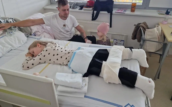FOTO: Jasmínku čekají další operace i náročné rehabilitace. – stránka 5