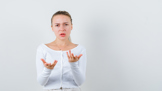 Eva (29): Zakazovala jsem synovi cukr, ale tchyně ho za mými zády cpala čokoládou. Když jsem je načapala, pohár trpělivosti přetekl
