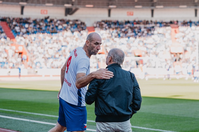 FOTO: Nechyběl fotbalista Jan Koller. – stránka 15
