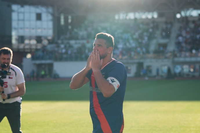 FOTO: Dojatý Milan Baroš.