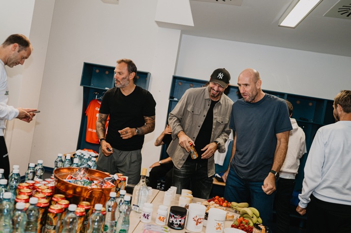 FOTO: V šatně byla menší party. – stránka 6