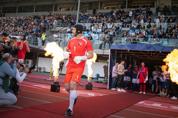 FOTO: Slavný brankář Petr Čech. – stránka 4