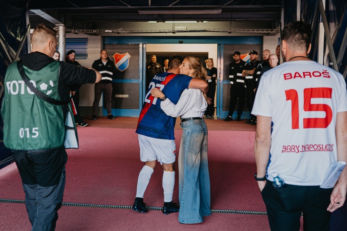 FOTO: Milan Baroš byl v jednom kole. – stránka 18