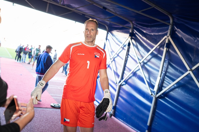 FOTO: Petr Čech podpořil Milana Baroše. – stránka 1