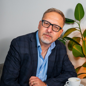 Jiří Martínek alias Doktor Vševěd z pořadu Na lovu navštívil talkshow Na kafeečko. 