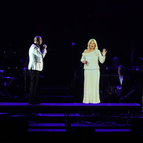 Takhle vypadal hologram Hany Zagorové během koncertu v O2 areně. 