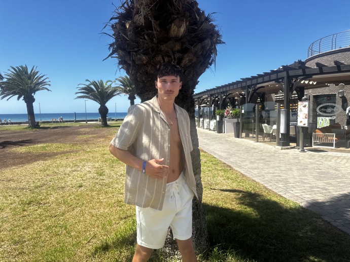 FOTO: Účastník reality show Love Island 2026 Tomáš Vykouřil. – stránka 104