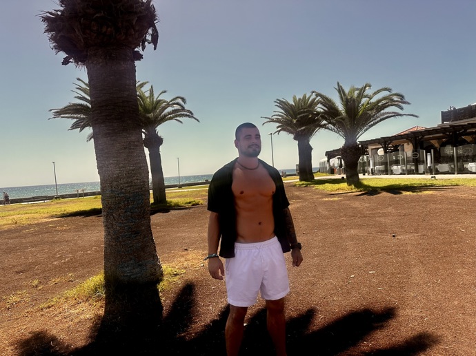 FOTO: Maxo z Love Islandu těsně před vstupem do vily. – stránka 4