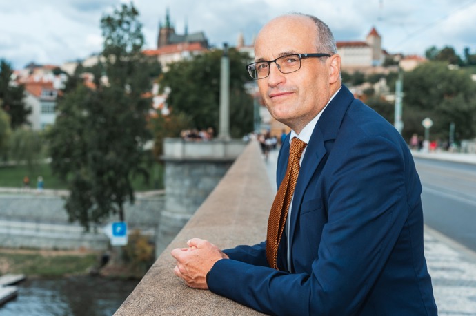 FOTO: Bývalý diplomat Jan Sechter. – stránka 1