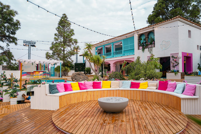 FOTO: Zbrusu nové ohniště reality show Love Island. – stránka 14