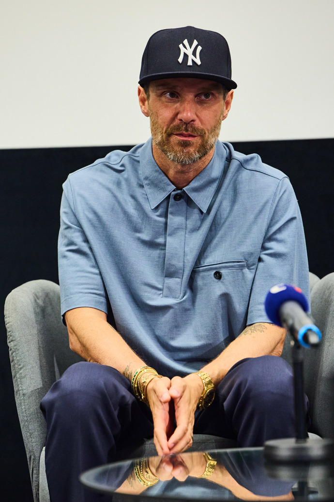FOTO: Moderátor Leoš Mareš. – stránka 4