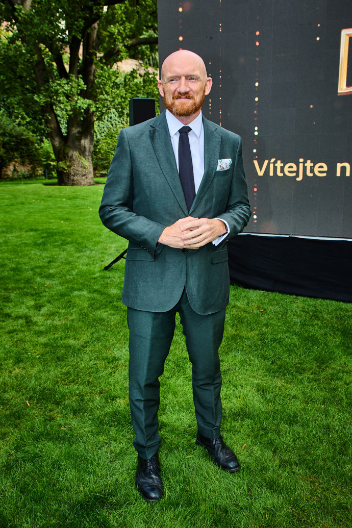 FOTO: Na tiskovou konferenci Star Dance dorazil i britský velvyslanec Matt Field. – stránka 16