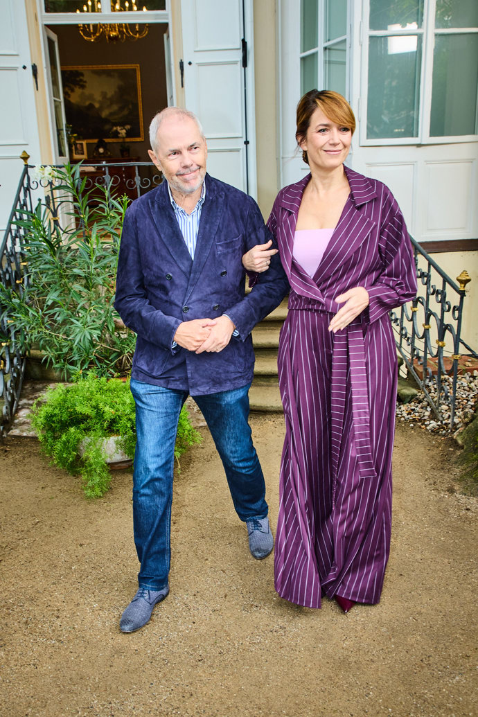 FOTO: Moderátoři StarDance Marek Eben a Tereza Kostková. – stránka 15
