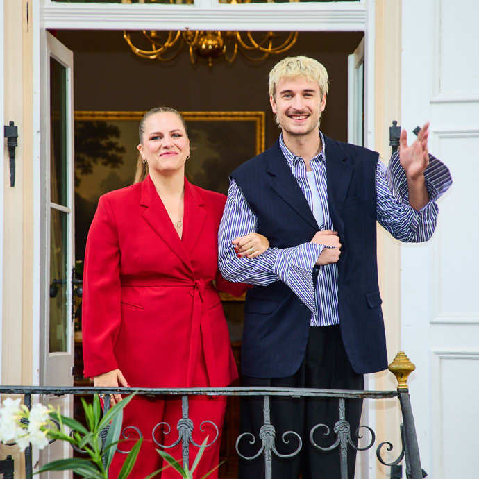 FOTO: Jana Burkiewiczová a Richard Ganzer jako porodci. – stránka 10