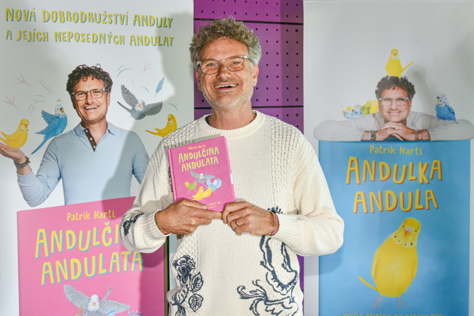 FOTO: Patrik Hartl s novou dětskou knihou Andulčina Andulata. – stránka 9