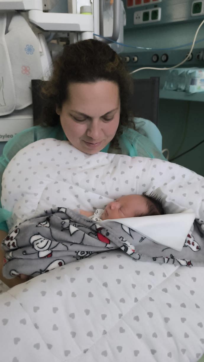 FOTO: „Pro Maxíka nejsem jenom máma. Jsem jeho ruce i jeho nohy,“ popisuje maminka Jana každodenní péči o syna. – stránka 7