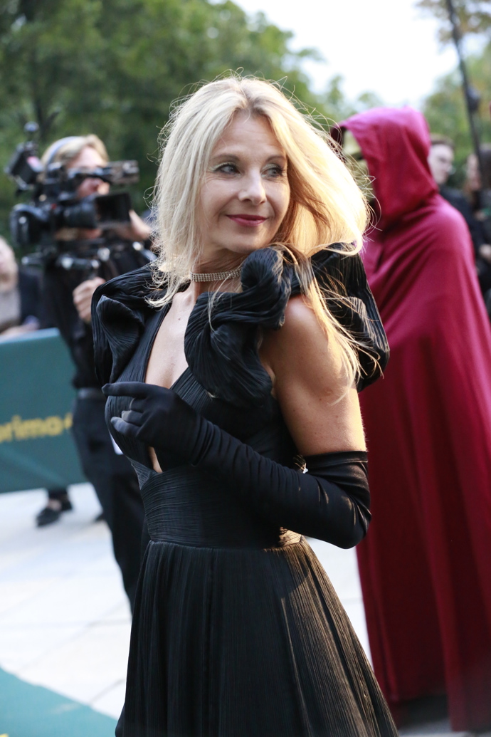 FOTO: Anastázie Meindl na premiéře prvního dílu nové sérii Zrádců. – stránka 62