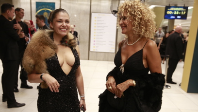 FOTO: Michaela Fialová si musela hlídat dekolt.
