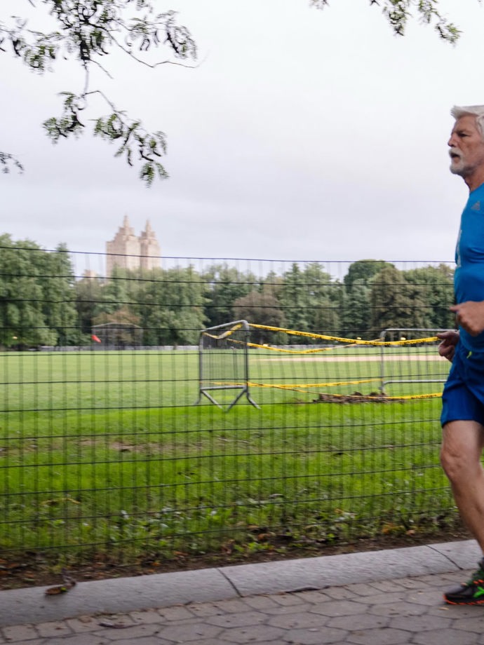 FOTO: Petr Pavel si před maratonem jednání v OSN vyběhl do newyorského Central Parku. – stránka 8