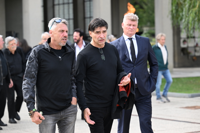 FOTO: Zdeněk Podhůrský dal poslední sbohem Richardu Tesaříkovi. – stránka 12