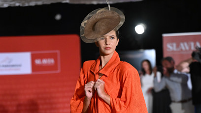 FOTO: Beata Rajská to se šaty umí.