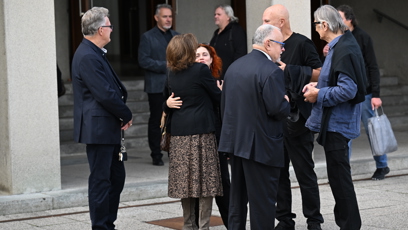 FOTO: Marie Rottrová v objetí s Luciou Šoralovou.