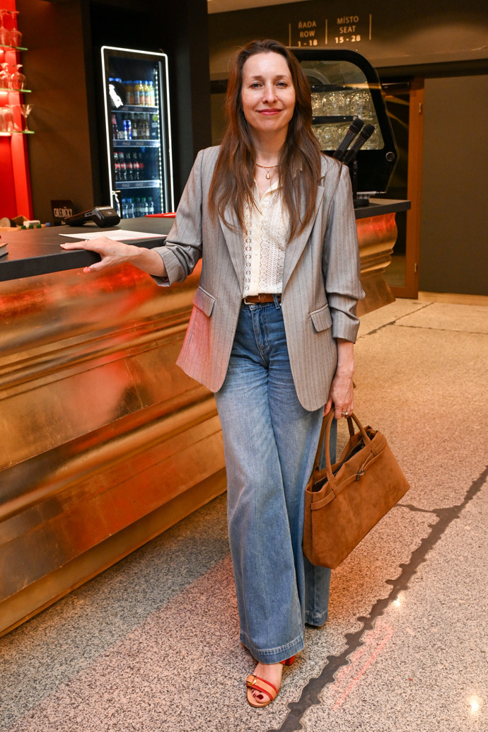 FOTO: Tereza Bebarová přišla elegantně oblečená. – stránka 4