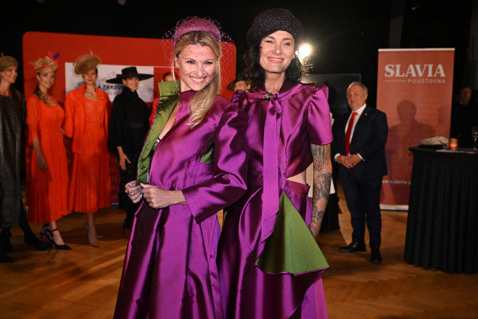 FOTO: Jitka Kocurová rozdávala úsměvy na všechny strany. – stránka 16