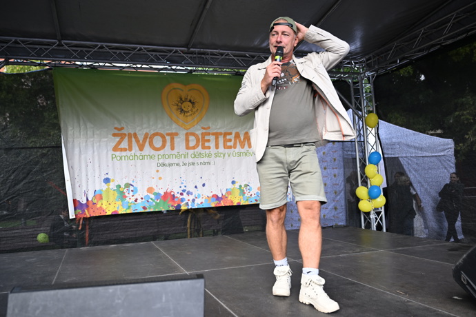FOTO: Petr Vondráček má trošku pupíček.