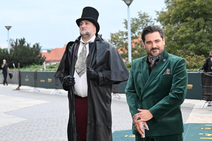 FOTO: Samozřejmě nesměl chybět moderátor Vojta Kotek. – stránka 65