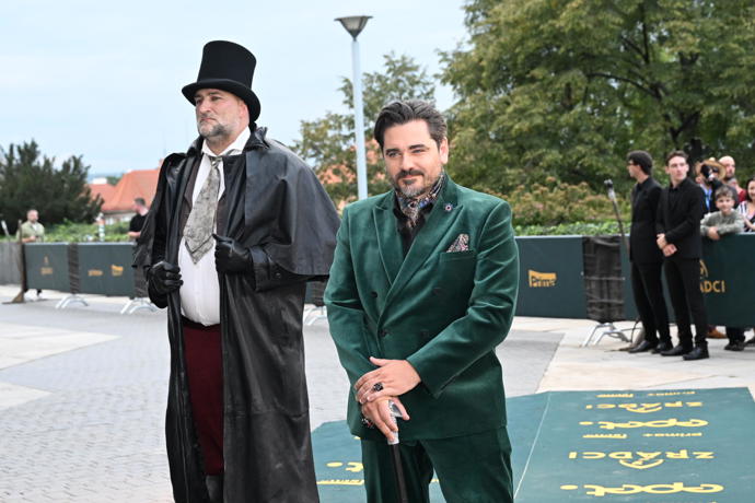 FOTO: Vojta Kotek dorazil na promítání prvního dílu Zrádců. – stránka 63