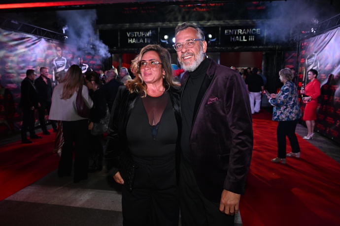 FOTO: Rola Brzobohatá dorazila ve velmi dobré náladě. – stránka 1