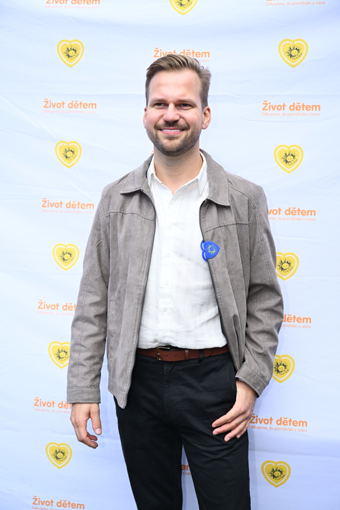 FOTO: Zpěvák Martin Chodúr. – stránka 2