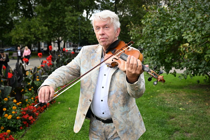 FOTO: Jan Svěcený hrál na své ikonické housle.