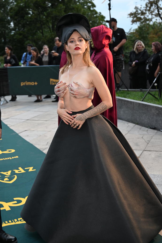 FOTO: Karolína Jánská Neumann na premiéře nové řady Zrádců. – stránka 2
