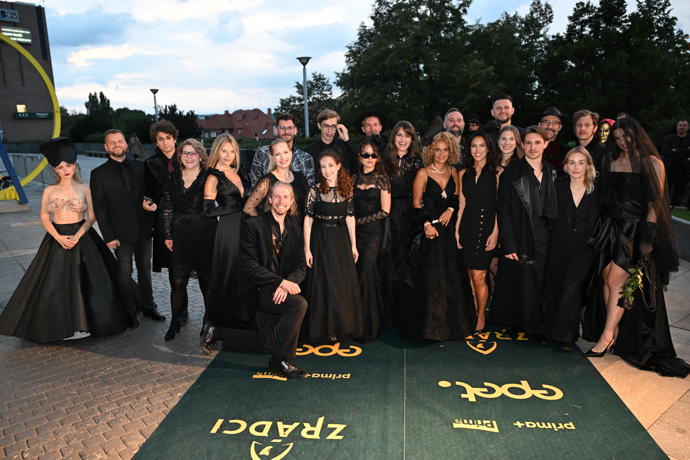 FOTO: Premiéra Zrádců. – stránka 178
