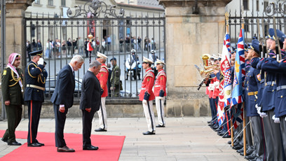 FOTO: Prezident Petr Pavel se králem Abdalláhem II. poklonili.