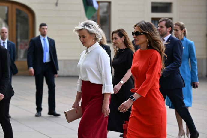 FOTO: Obě dámy vypadaly elegantně. – stránka 7