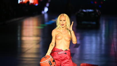 FOTO: Simona Krainová nahoře bez.
