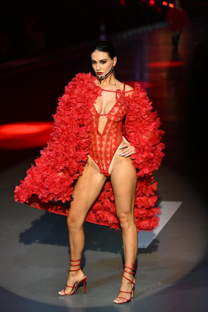 FOTO: Některé modely Osmanyho Laffity byly velmi odvážné. – stránka 34