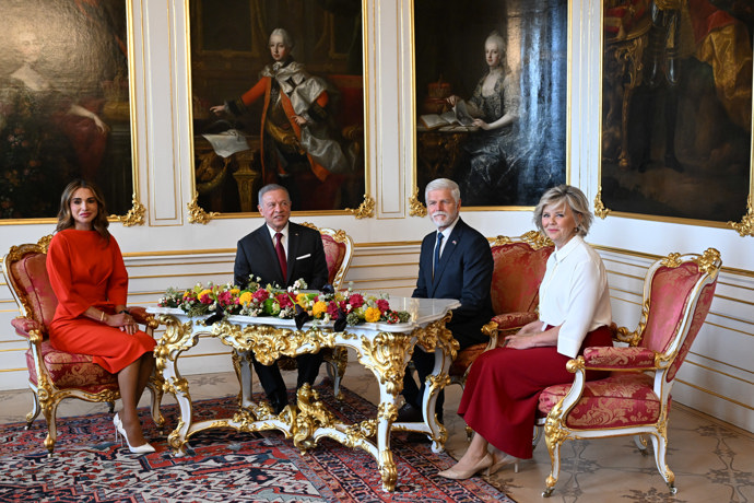 FOTO: Prezident Petr Pavel s manželkou Evou přivítali na Hradě jordánský královský pár. – stránka 5