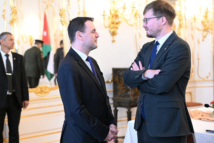 FOTO: Ministr zahraničních věcí Petr Macinka. – stránka 18