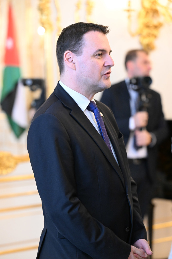 FOTO: Petr Macinka byl na Hradě. – stránka 17