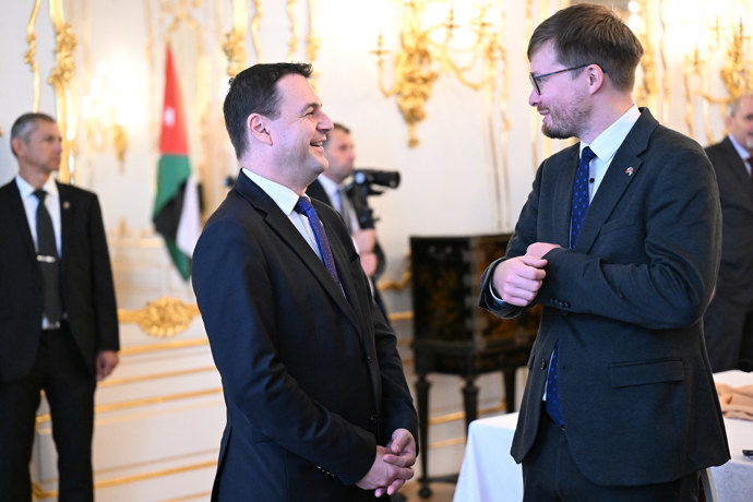 FOTO: Ministr Petr Macinka se dobře bavil. – stránka 15
