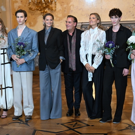 Vítězové soutěže Elite Model Look 2026 × OMODA spolu se Sašou Jánym, Michaelou Kociánovou a Danielou Peštovou.