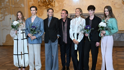 FOTO: Vítězové soutěže Elite Model Look 2026 × OMODA spolu se Sašou Jánym, Michaelou Kociánovou a Danielou Peštovou.