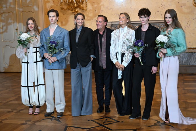FOTO: Vítězové soutěže Elite Model Look 2026 × OMODA spolu se Sašou Jánym, Michaelou Kociánovou a Danielou Peštovou. – stránka 1