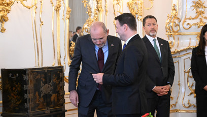 FOTO: Ministr Petr Macinka si ukazoval fotky se svým zahraničním protějškem.